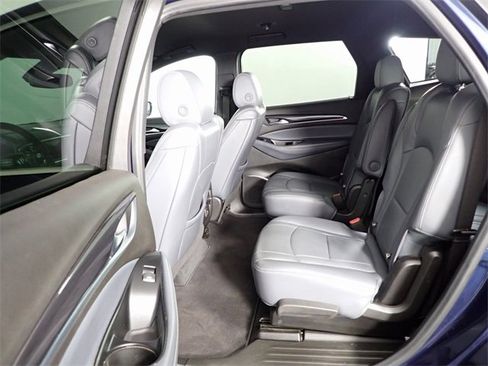 Used 2022 Buick Enclave Essence image 31