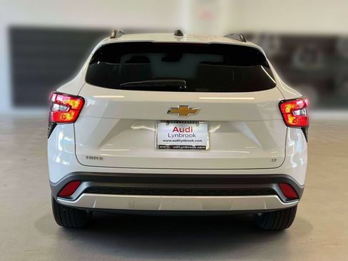 Used 2024 Chevrolet Trax LT FWD image 4