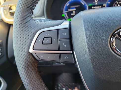 Used 2025 Toyota Sienna Limited image 16