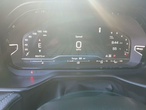 Used 2023 GMC Yukon Denali image 2