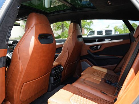 Used 2020 Lamborghini Urus AWD/4WD image 25