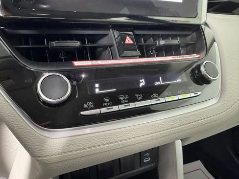 Used 2024 Toyota Corolla Cross L image 19