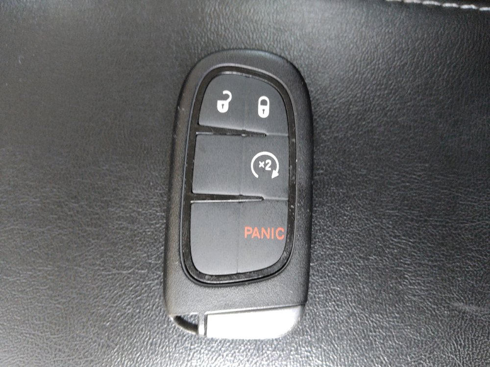 Used 2019 Jeep Cherokee Latitude Plus w/ Cold Weather Group AWD/4WD image 32