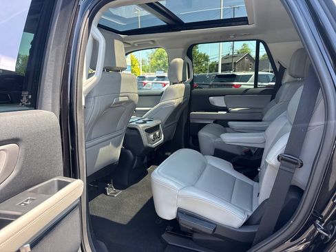 Used 2025 Ford Expedition Active AWD/4WD image 17