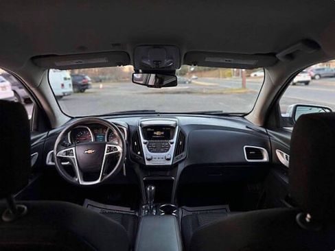 Used 2017 Chevrolet Equinox LT FWD image 10