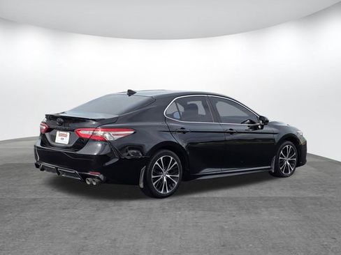 Used 2019 Toyota Camry SE FWD image 4