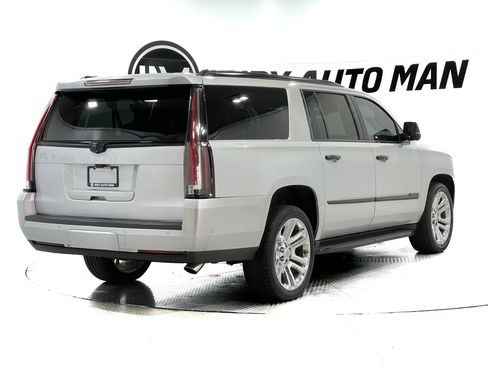 Used 2017 Cadillac Escalade ESV Luxury AWD/4WD image 4