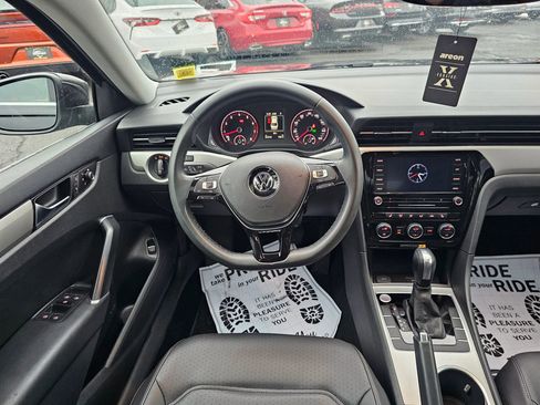 Used 2022 Volkswagen Passat 2.0T SE image 14