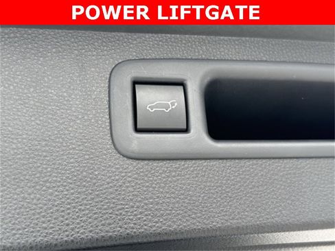 Certified 2021 Toyota Highlander XLE image 44