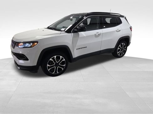 Certified 2022 Jeep Compass Limited image 17