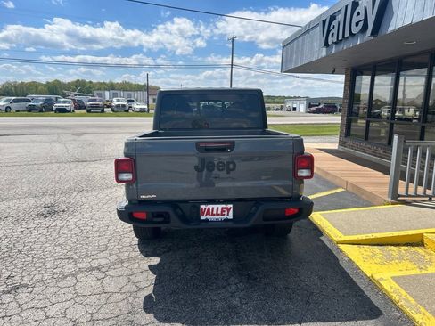 Used 2022 Jeep Gladiator Sport AWD/4WD image 4
