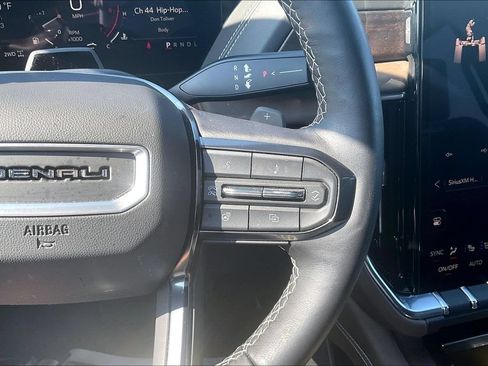 Used 2025 GMC Yukon Denali Ultimate AWD/4WD image 12