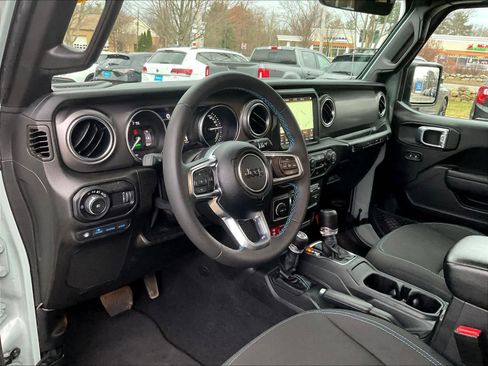 Used 2023 Jeep Wrangler Unlimited Rubicon 4xe image 8