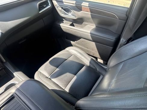 Used 2021 Chevrolet Suburban LT RWD image 13