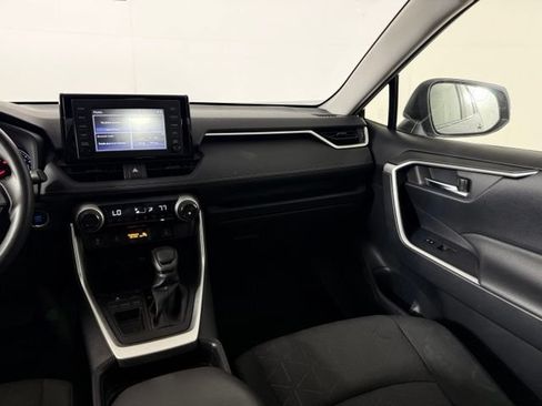 Used 2019 Toyota RAV4 XLE w/ Convenience Package FWD image 26