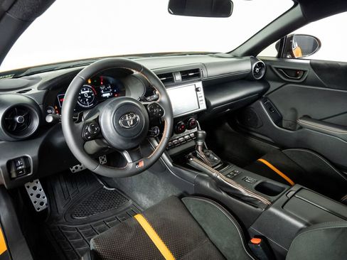 Used 2023 Toyota GR86 10th Anniversary SE image 4