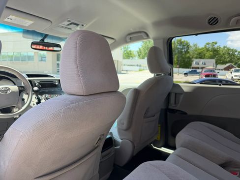 Used 2013 Toyota Sienna LE FWD image 19
