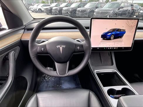 Used 2022 Tesla Model Y Long Range AWD/4WD image 16
