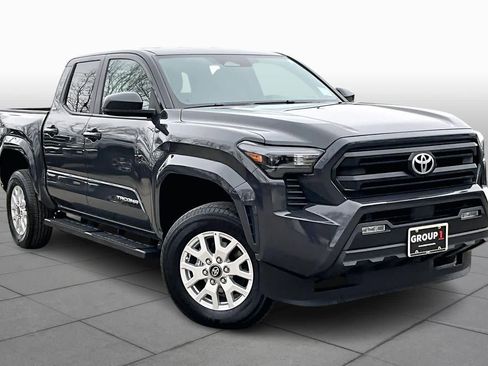 Certified 2025 Toyota Tacoma SR5 image 3