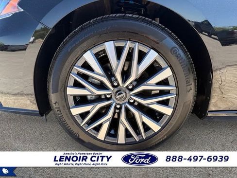Used 2025 Nissan Altima 2.5 SV FWD image 8