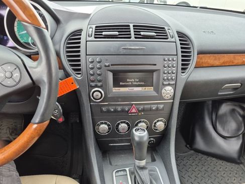 Used 2010 Mercedes-Benz SLK 300 image 11