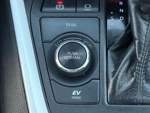 Used 2020 Toyota RAV4 XLE w/ Convenience Package image 25