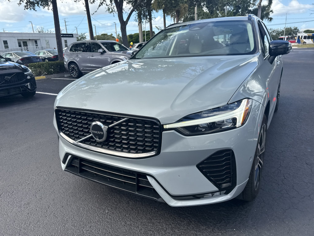 Used 2025 Volvo XC60 B5 Plus w/ Protection Package Premier AWD/4WD image 11