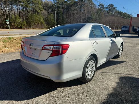 Used 2012 Toyota Camry LE image 5