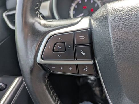 Used 2023 Toyota Highlander XLE AWD/4WD image 23