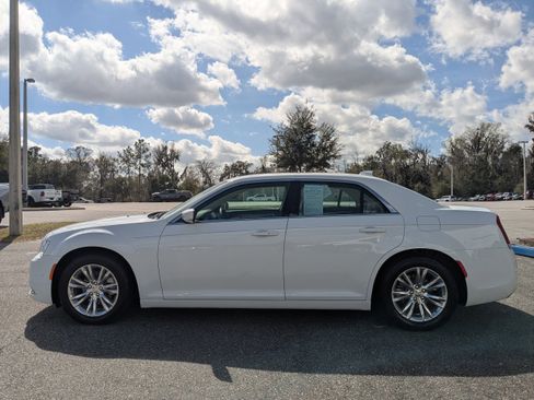 Certified 2021 Chrysler 300 Touring L image 6