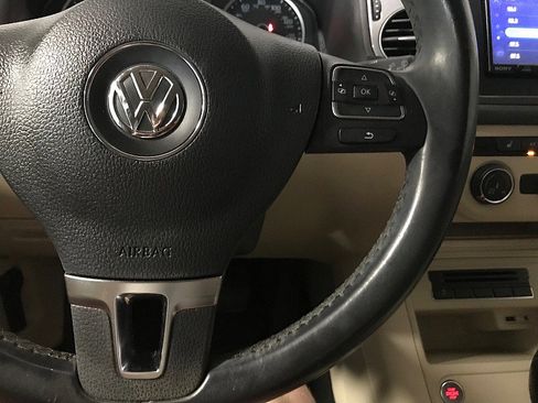 Used 2017 Volkswagen Tiguan S image 25