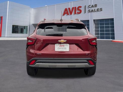 Used 2025 Chevrolet Trax LT w/ LT Convenience Package FWD image 7