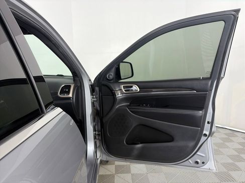 Used 2016 Jeep Grand Cherokee Overland image 31