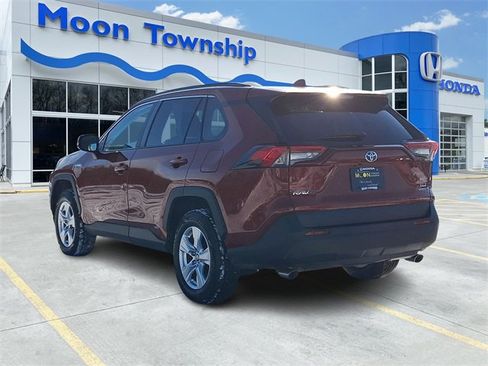 Used 2021 Toyota RAV4 XLE image 4