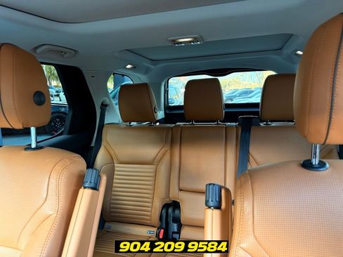 Used 2018 Land Rover Discovery HSE AWD/4WD image 25