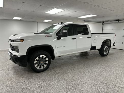 Used 2024 Chevrolet Silverado 2500 Custom w/ Custom Value Package AWD/4WD image 4