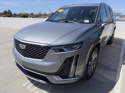 Used 2023 Cadillac XT6 Premium Luxury image 2