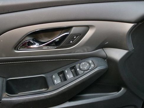 Used 2023 Chevrolet Traverse LT FWD image 18