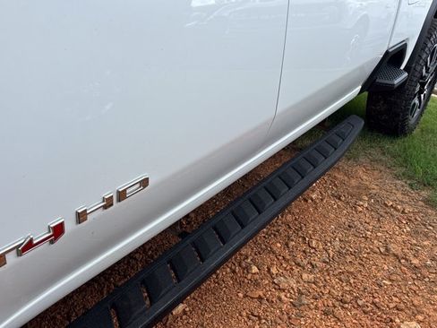 Used 2023 GMC Sierra 2500 AT4 w/ AT4 Premium Plus Package AWD/4WD image 14