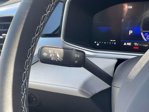 New 2026 Volkswagen Taos SE FWD image 22