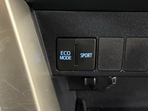 Used 2014 Toyota RAV4 LE image 20