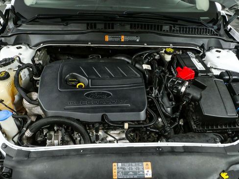Used 2018 Ford Fusion SE FWD image 31