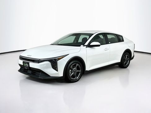Used 2025 Kia K4 FWD image 3