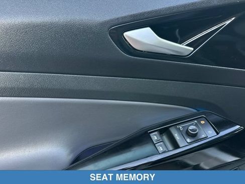 Used 2021 Volkswagen ID.4 Pro S RWD image 12