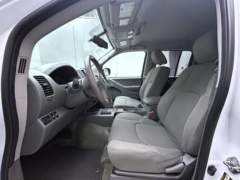 Used 2018 Nissan Frontier SV w/ Value Truck Package AWD/4WD image 10
