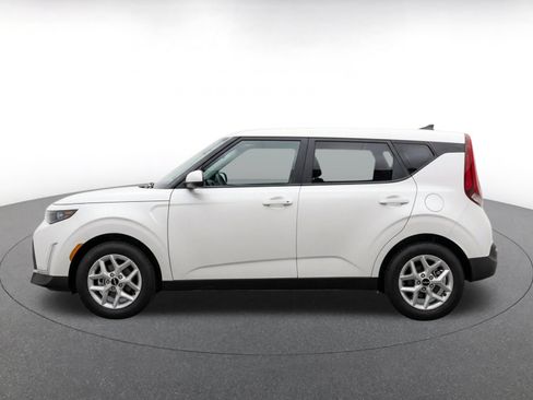 Used 2025 Kia Soul LX w/ LX Technology Package FWD image 4