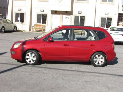 Used 2007 Kia Rondo LX w/ Convenience Pkg image 6
