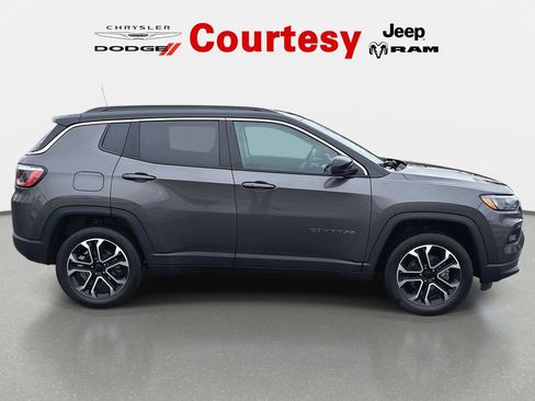 Certified 2022 Jeep Compass Limited image 2