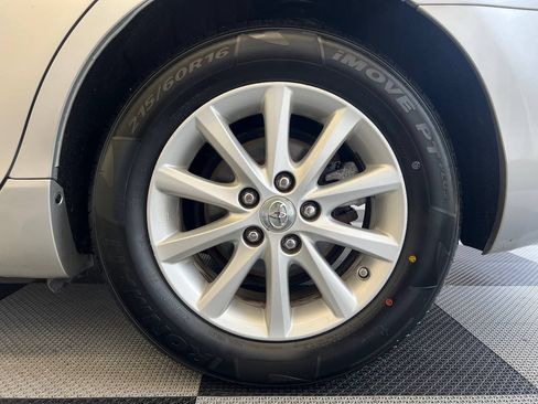 Used 2011 Toyota Camry XLE image 30