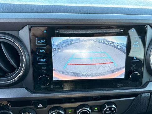 Used 2018 Toyota Tacoma TRD Off-Road w/ Technology Package AWD/4WD image 21